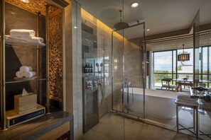 Separate bathtub and shower, deep-soaking bathtub, rainfall showerhead