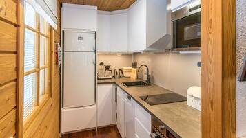 Fridge, microwave, dishwasher, toaster