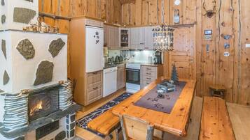 Kylskåp, mikrovågsugn, diskmaskin och brödrost