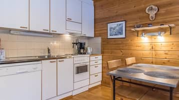 Køleskab, mikrobølgeovn, opvaskemaskine, brødrister