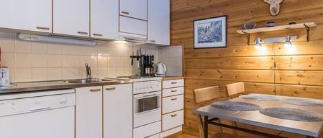 Refrigerador, microondas, lavavajillas, tostadora