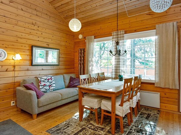 TV - Hirvasaho a 2 by Interhome (Inari)