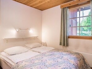 1 slaapkamer, een strijkplank/strijkijzer