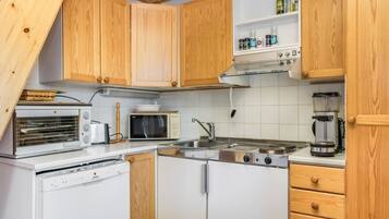 Jääkaappi, mikroaaltouuni, astianpesukone, leivänpaahdin