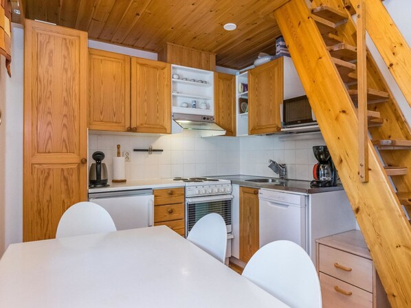 Kühlschrank, Mikrowelle, Ofen, Geschirrspüler