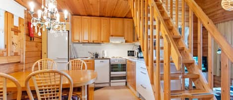 Kühlschrank, Mikrowelle, Geschirrspüler, Toaster