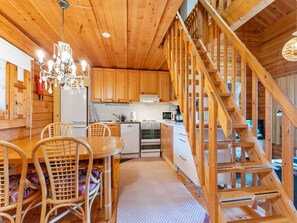 Frigorífico, microondas, lavavajillas y tostadora