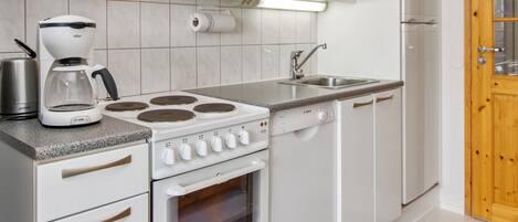 Jääkaappi, mikroaaltouuni, astianpesukone