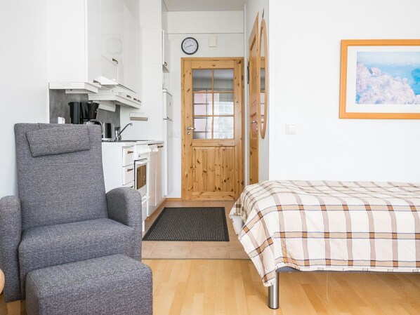 1 bedroom, iron/ironing board, Internet