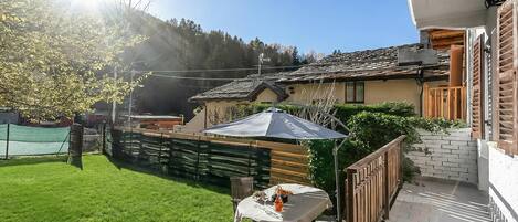 Family Apartment, Multiple Bedrooms (Garden Home) | Outdoor dining
