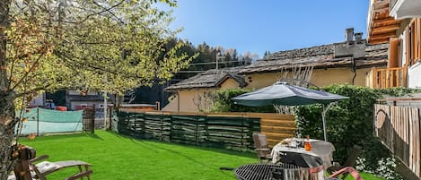 Family Apartment, Multiple Bedrooms (Garden Home) | Outdoor dining