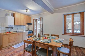 Dining - Lidia’s Lodge Apartment (Sauze d'Oulx)
