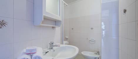 Family Apartment, Multiple Bedrooms (Lidia’s Lodge Apartment) | Bathroom | Shower, bidet, towels, soap