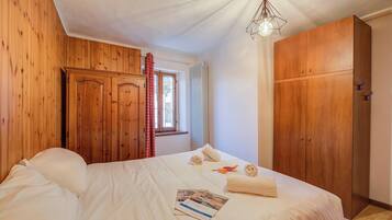 Family Apartment, 1 Bedroom (Lidia’s Lodge Apartment) | 1 bedroom, WiFi, bed sheets