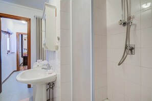 Family Apartment, Multiple Bedrooms (Lidia’s Lodge Apartment) | Bathroom - Lidia’s Lodge Apartment (Sauze d'Oulx)