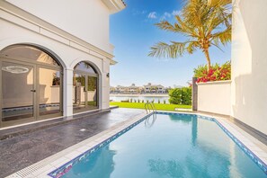 Villa, 5 Schlafzimmer, eigener Pool, Stadtblick | Pool | Außenpool