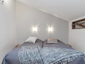 2 habitaciones, tabla de planchar con plancha y internet 