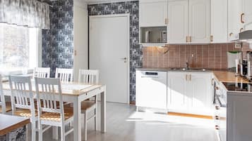 Fridge, microwave, dishwasher, highchair