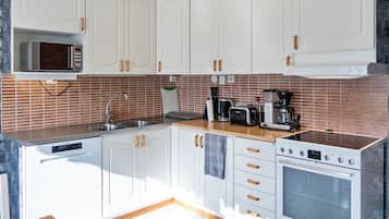 Fridge, microwave, dishwasher, highchair