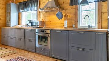 Fridge, microwave, dishwasher, cookware/dishes/utensils