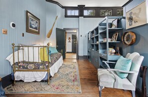 2 bedrooms, desk, iron/ironing board, free WiFi