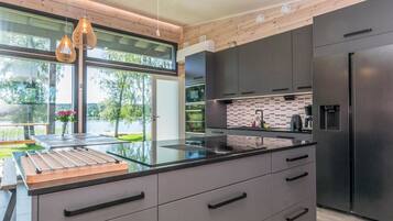 Geladeira, micro-ondas, lava-louças