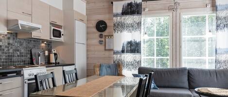 Fridge, microwave, dishwasher, cookware/dishes/utensils