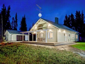 A two-story house with a covered porch and a satellite dish. - Riemurahi by Interhome (Pertunmaa)