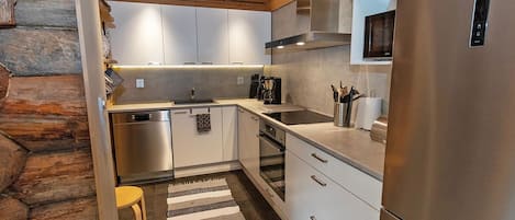 Kühlschrank, Mikrowelle, Geschirrspüler, Kochgeschirr/Geschirr/Besteck