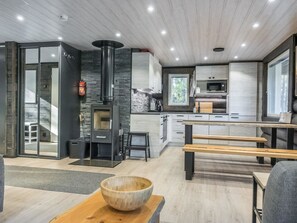Fridge, microwave, dishwasher, cookware/dishes/utensils