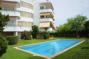 Outdoor pool - Limoncella House - Sitges. 5 minutes walk from the beach and Center (Sitges)