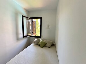 4 slaapkamers, een kluis op de kamer, een strijkplank/strijkijzer