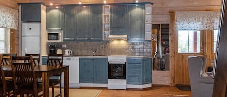 Fridge, microwave, dishwasher, cookware/dishes/utensils