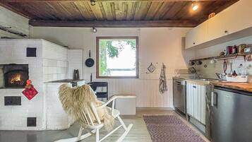 Fridge, microwave, dishwasher, cookware/dishes/utensils