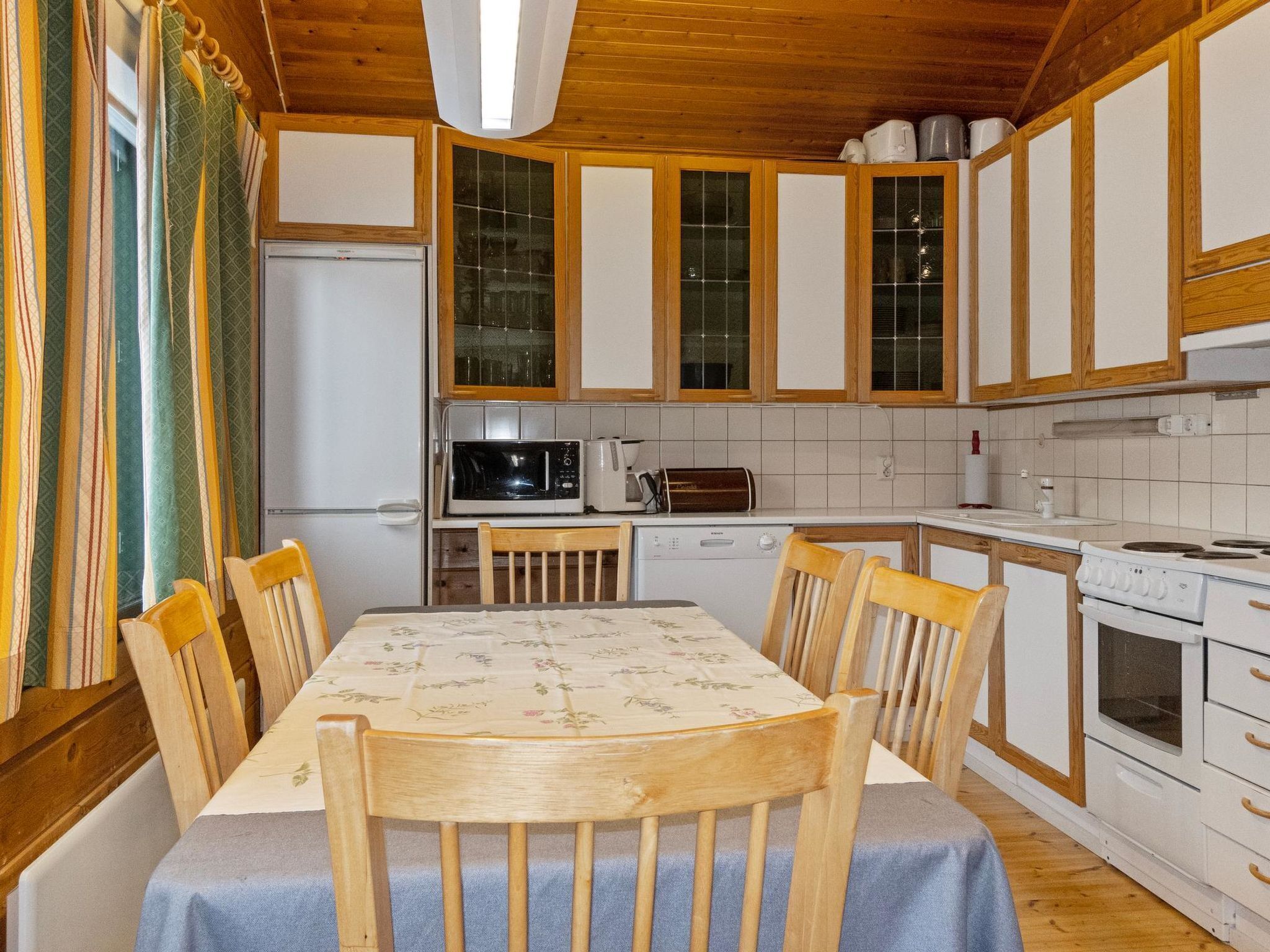 Fridge, microwave, dishwasher, cookware/dishes/utensils