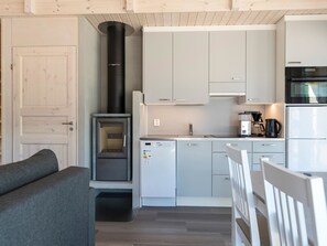 Kühlschrank, Geschirrspüler, Kochgeschirr/Geschirr/Besteck