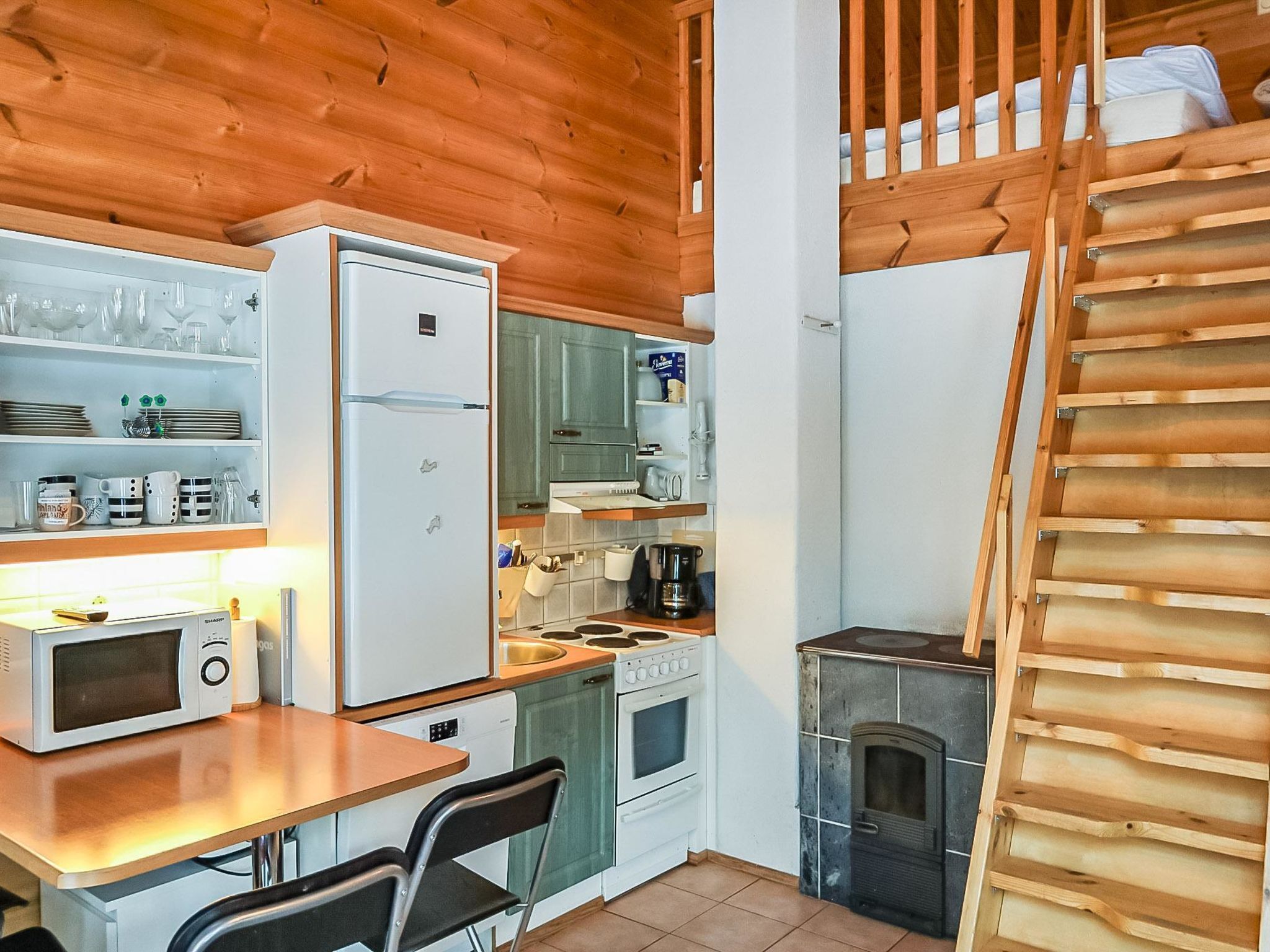 Fridge, microwave, dishwasher, cookware/dishes/utensils