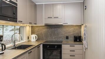 Jääkaappi, mikroaaltouuni, astianpesukone