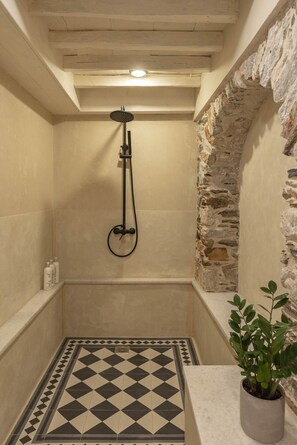 Shower, hair dryer, towels, soap - Villa Maria-Syros, Elichrysos (Ermoupoli)