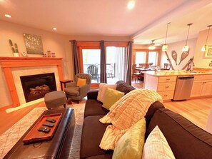 Televisión y chimenea 