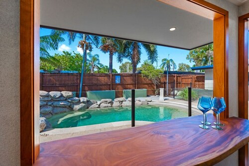 Holloways Beach Haven 4BR - Pool, 300mtrs to beach