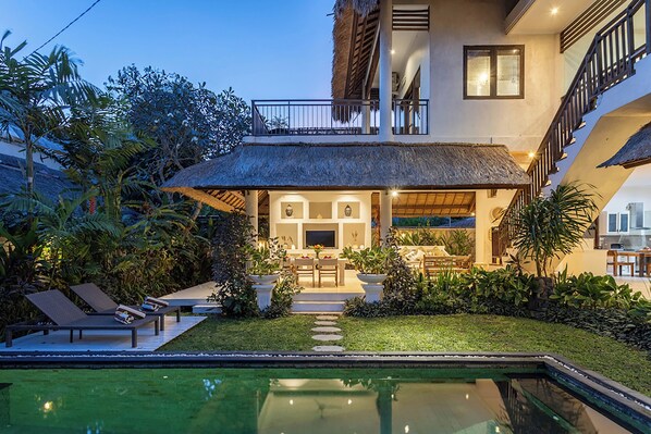 Outdoor pool - Villa Pipit In the heart of the Famous Canggu (Bali)