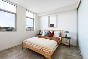 2 slaapkamers, een bureau, een strijkplank/strijkijzer, gratis wifi