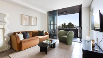 Smart TV, computer monitors