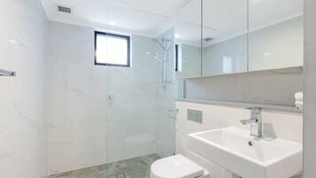 Shower, towels