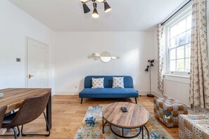 Apartamento básico | Área de estar | TV