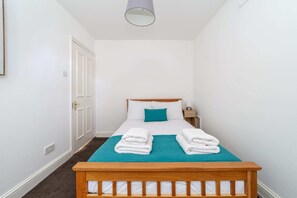 Apartamento básico | 2 quartos, ferros/tábuas de passar roupa, roupa de cama