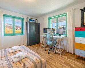 2 slaapkamers, een strijkplank/strijkijzer, wifi, beddengoed