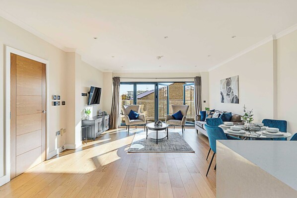 Basic Apartment | Fitness facility - Penthouse Apartment In Brentford (Brentford)