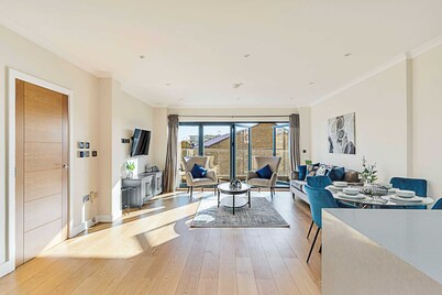 Penthouse Apartment In Brentford